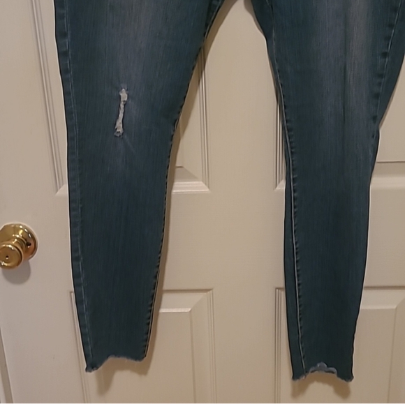 Kut From The Kloth skinny jeans, size 16 - Picture 3 of 6